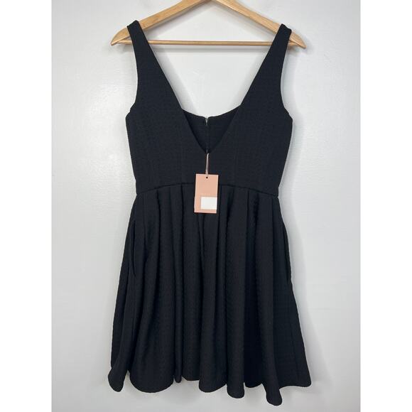 NWT Alexis Jody Pleated Skirt Front Zip Mini Dress Women's Black Size: Small - Picture 3 of 7